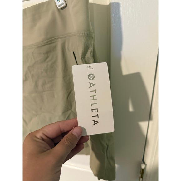 Athleta Trekkie North Short tan women's size 26 new with tags - Picture 3 of 4